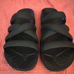 Women’s Strap Crocs